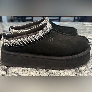 UGGs Tasman slippers platform- black